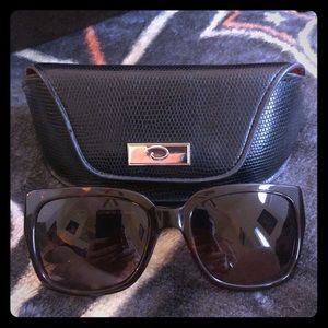 Oscar De La Renta sunglasses
